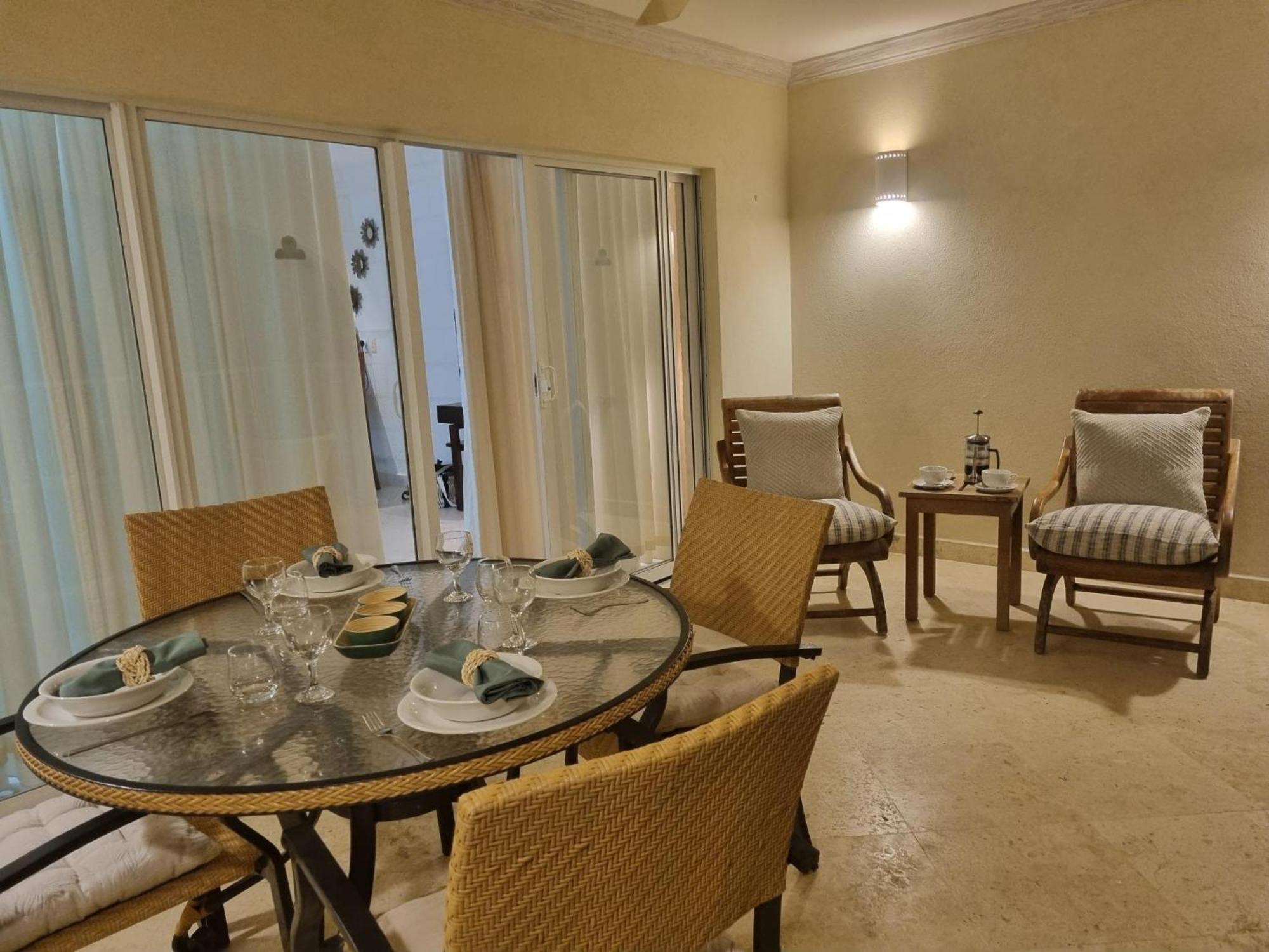 Royal 1 Bedroom Sea Views * Saint James